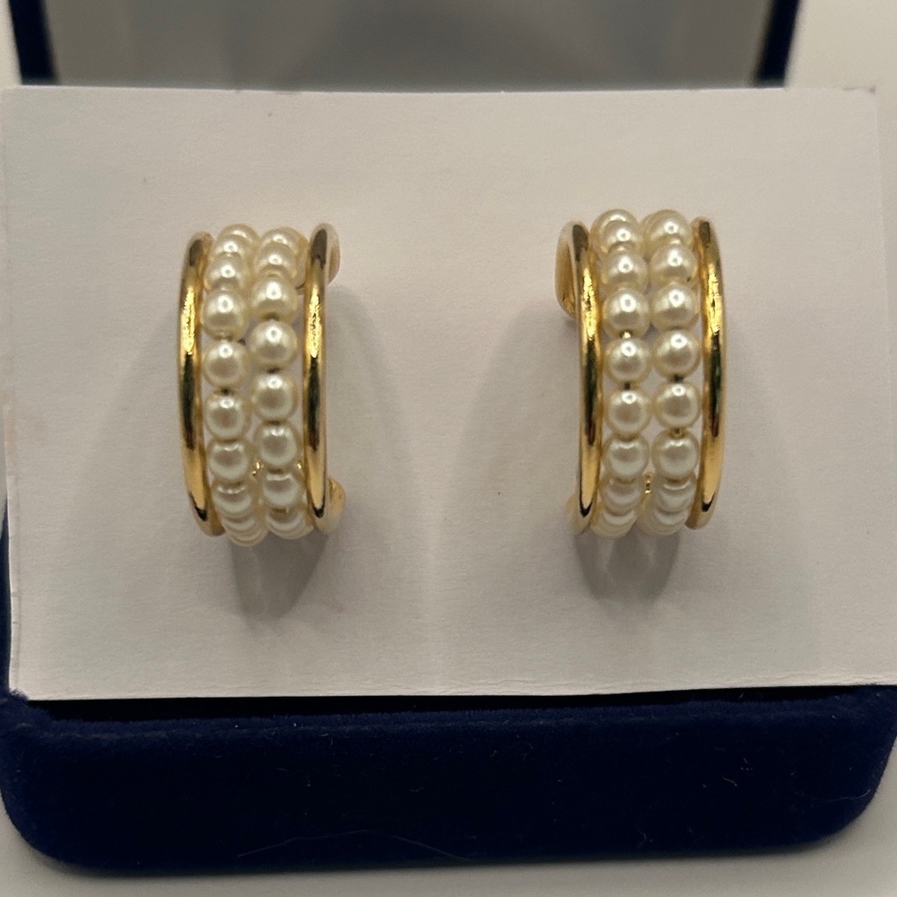 Avon Gold and Pearl Accent Earrings - Picture 3 of 9